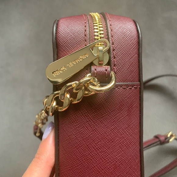 Michael Kors Jet Set Large East West Crossbody, Merlot with gold tones,like new✨ - Picture 12 of 12
